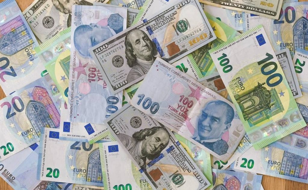 Bills from various currencies.